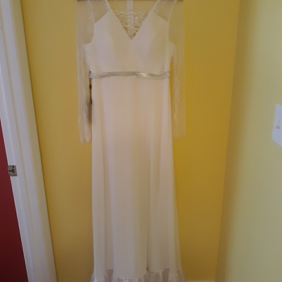 Wedding dress - Picture 1 of 3